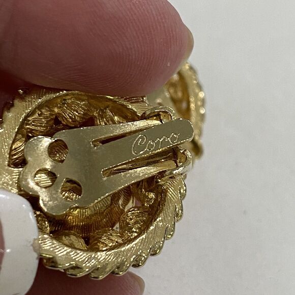 Vintage Coro Clip On Earrings Classic Gold textured dimensional stacked rounds - Picture 3 of 7